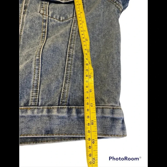 NWT Cropped Denim Jean Jacket With Pearl Bead Accents Sz M - Picture 7 of 7